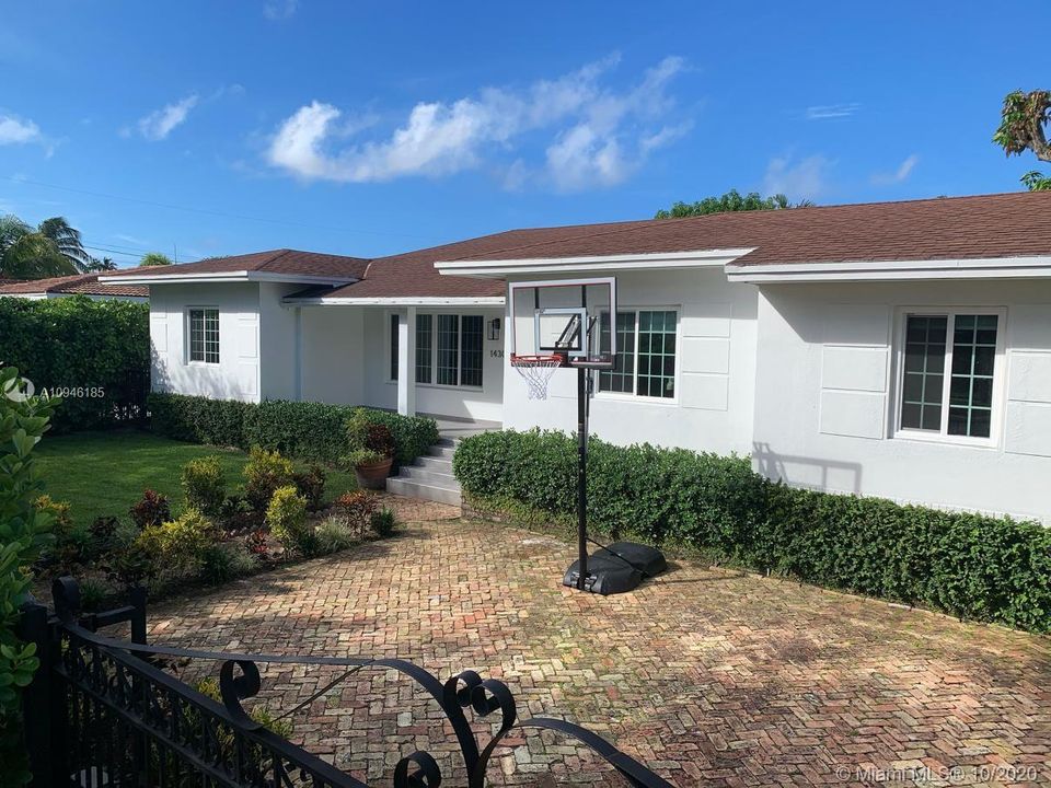 Vendido Recientemente: $950,000 (4 camas, 3 baños, 2654 Pies cuadrados)