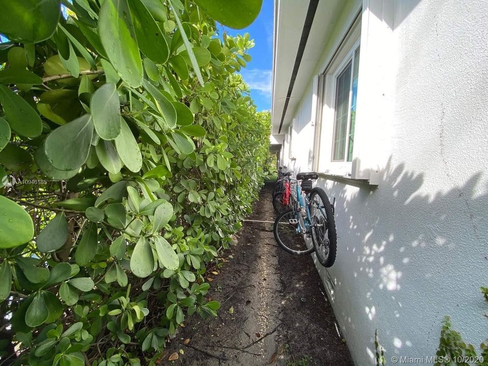 Vendido Recientemente: $950,000 (4 camas, 3 baños, 2654 Pies cuadrados)