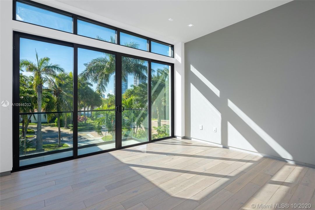 Vendido Recientemente: $4,250,000 (5 camas, 5 baños, 6787 Pies cuadrados)