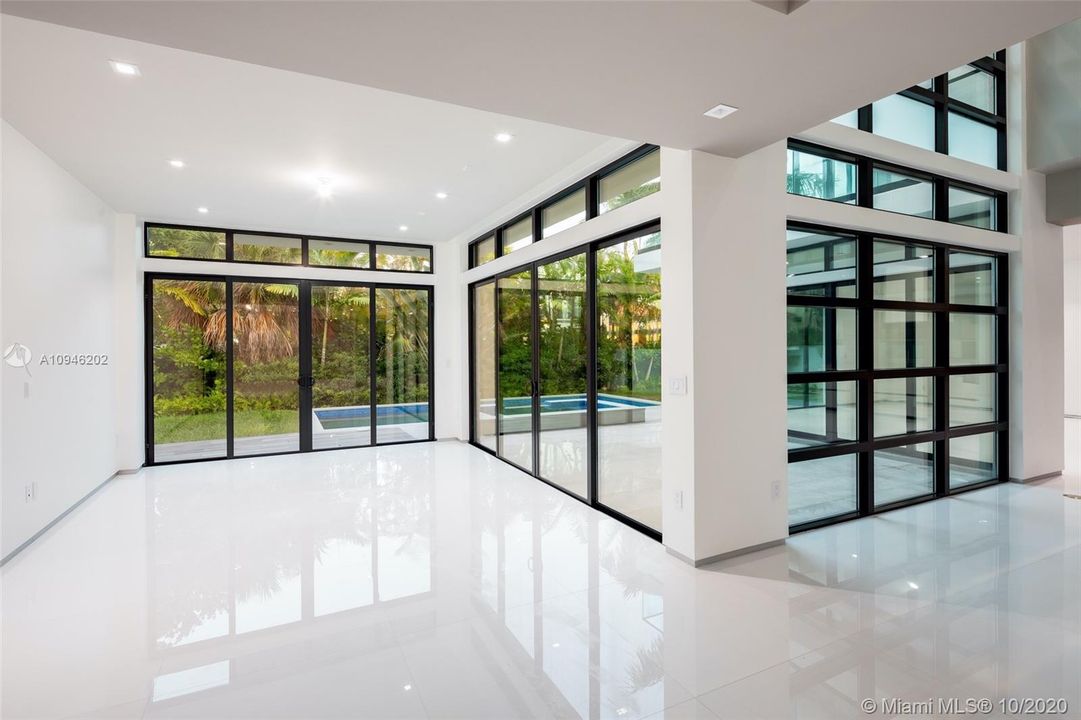 Vendido Recientemente: $4,250,000 (5 camas, 5 baños, 6787 Pies cuadrados)