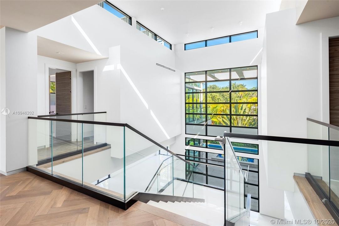 Vendido Recientemente: $4,250,000 (5 camas, 5 baños, 6787 Pies cuadrados)