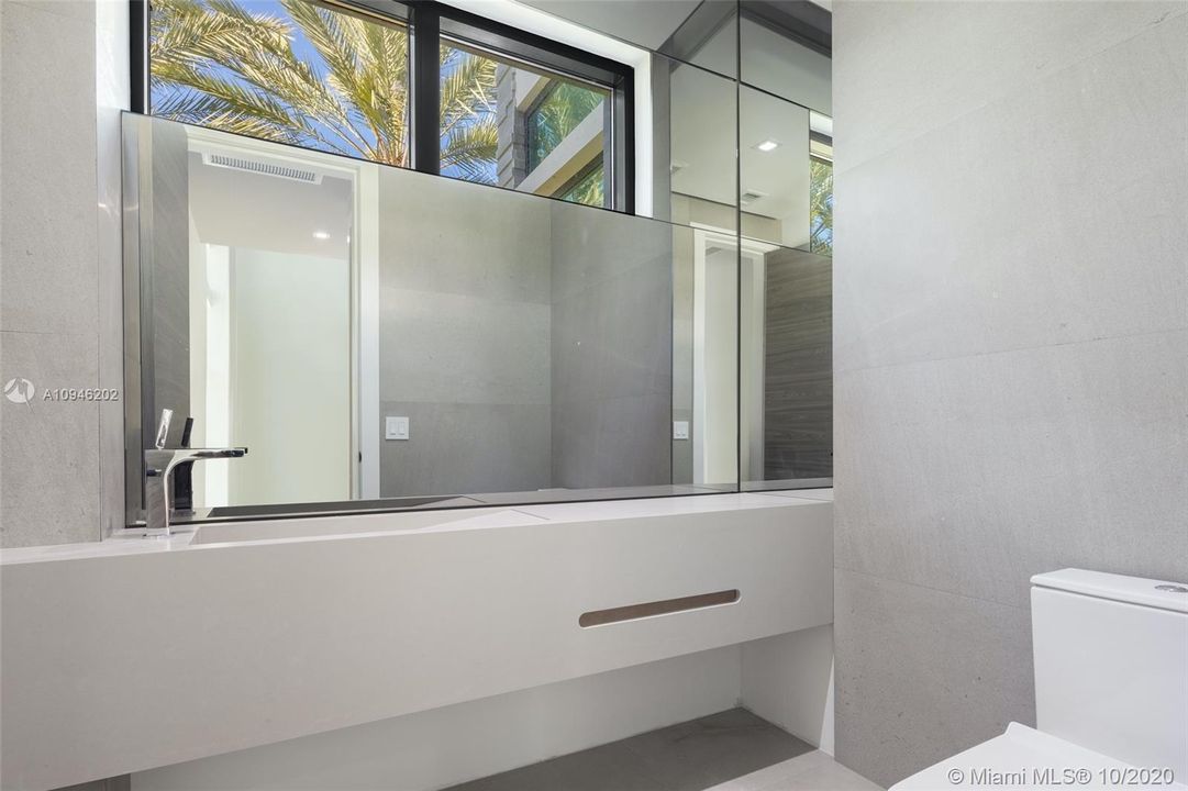 Vendido Recientemente: $4,250,000 (5 camas, 5 baños, 6787 Pies cuadrados)