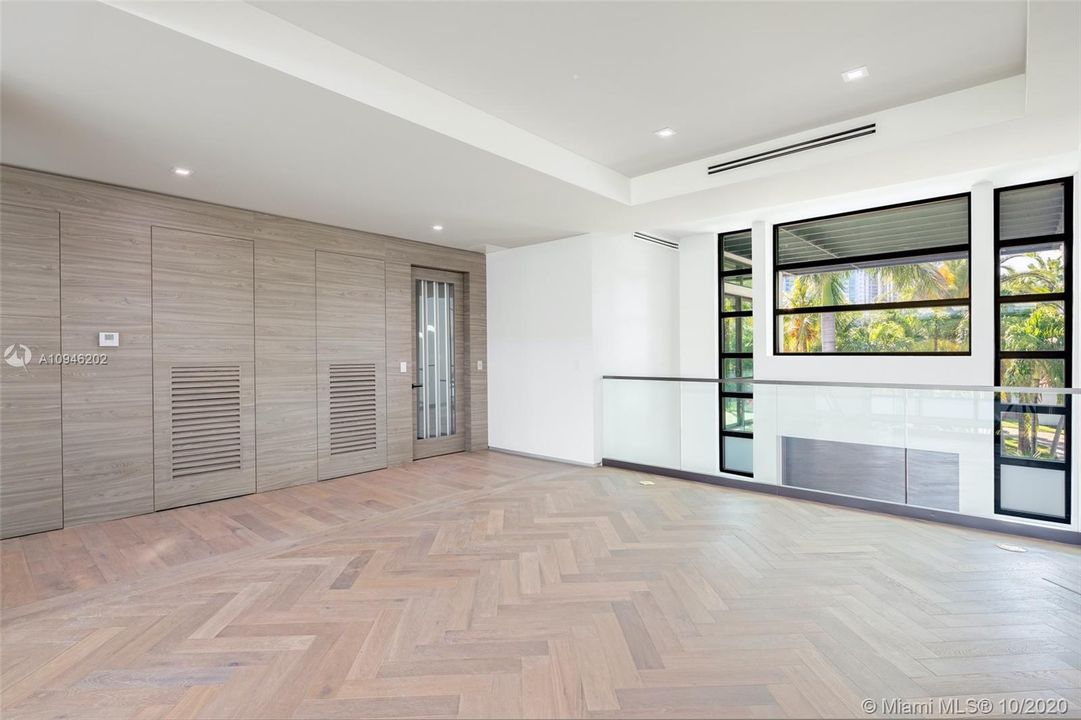 Vendido Recientemente: $4,250,000 (5 camas, 5 baños, 6787 Pies cuadrados)