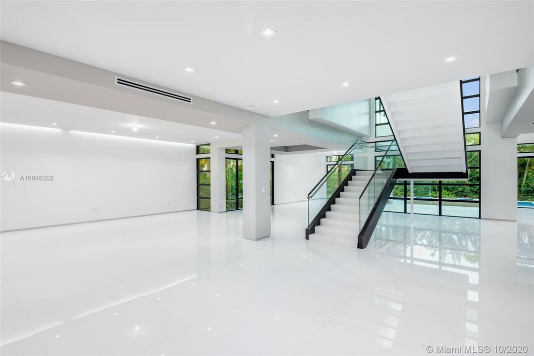 Vendido Recientemente: $4,250,000 (5 camas, 5 baños, 6787 Pies cuadrados)