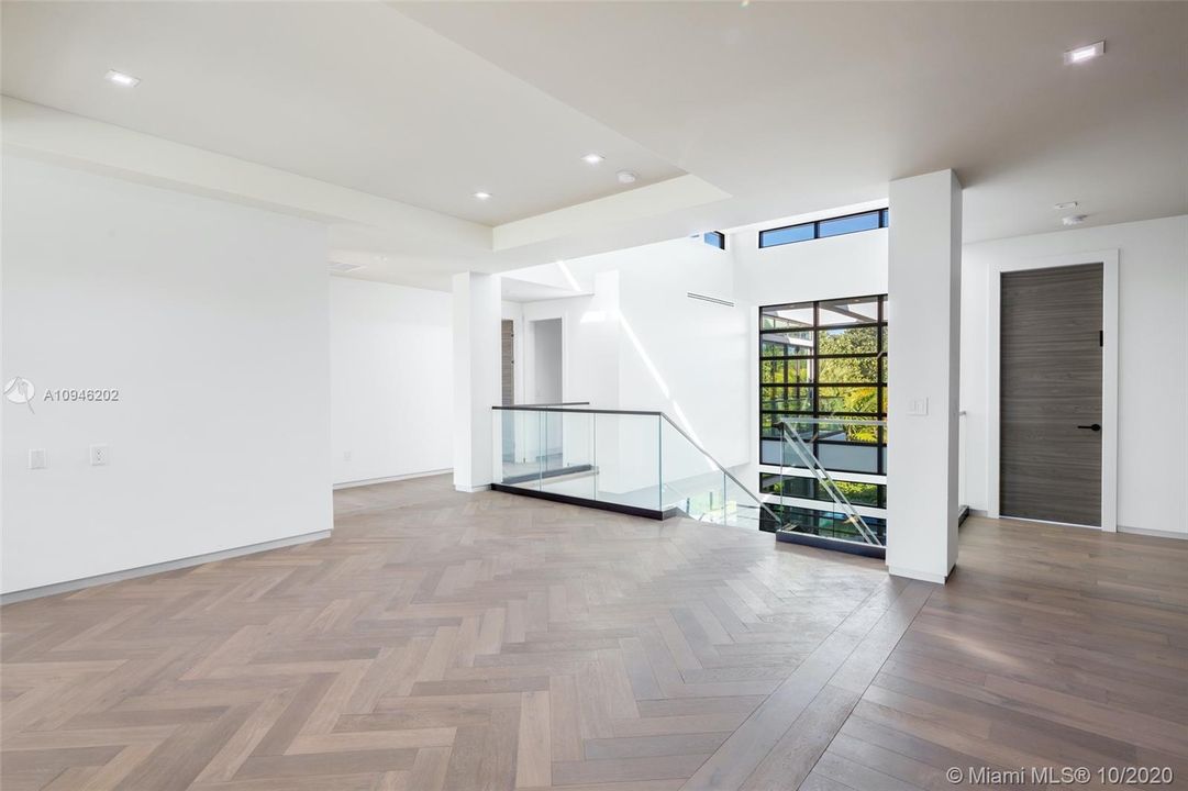 Vendido Recientemente: $4,250,000 (5 camas, 5 baños, 6787 Pies cuadrados)