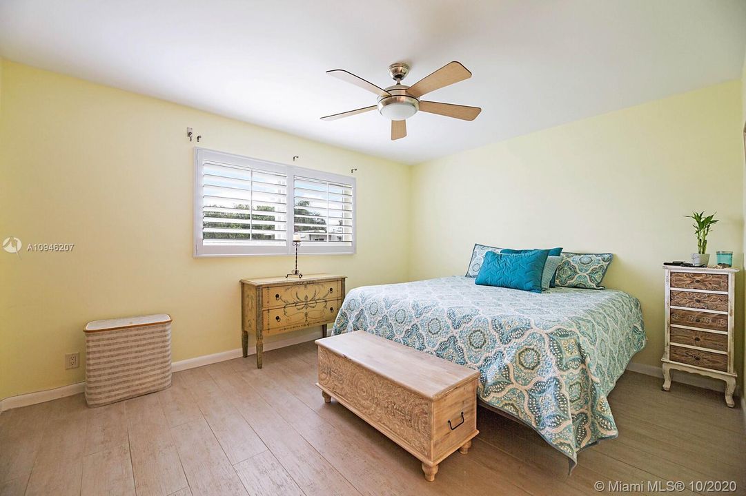 Recently Sold: $269,000 (2 beds, 2 baths, 899 Square Feet)