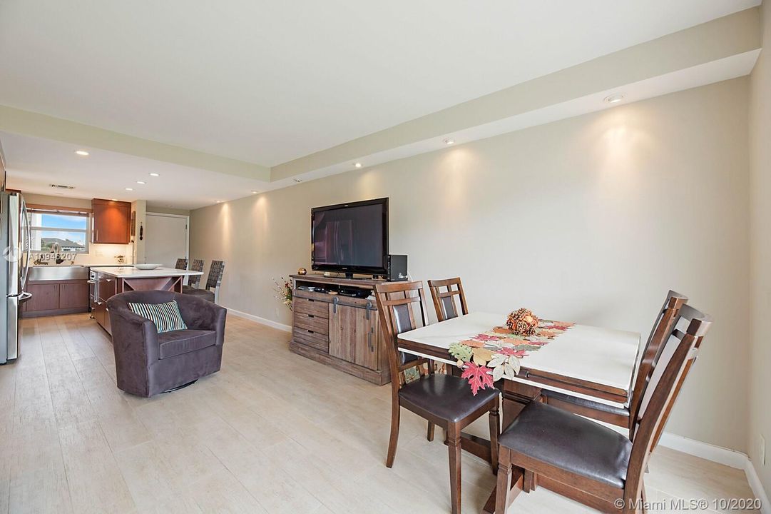 Recently Sold: $269,000 (2 beds, 2 baths, 899 Square Feet)