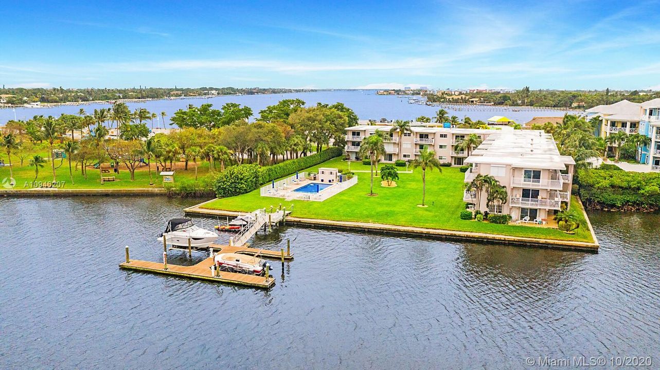 Recently Sold: $269,000 (2 beds, 2 baths, 899 Square Feet)