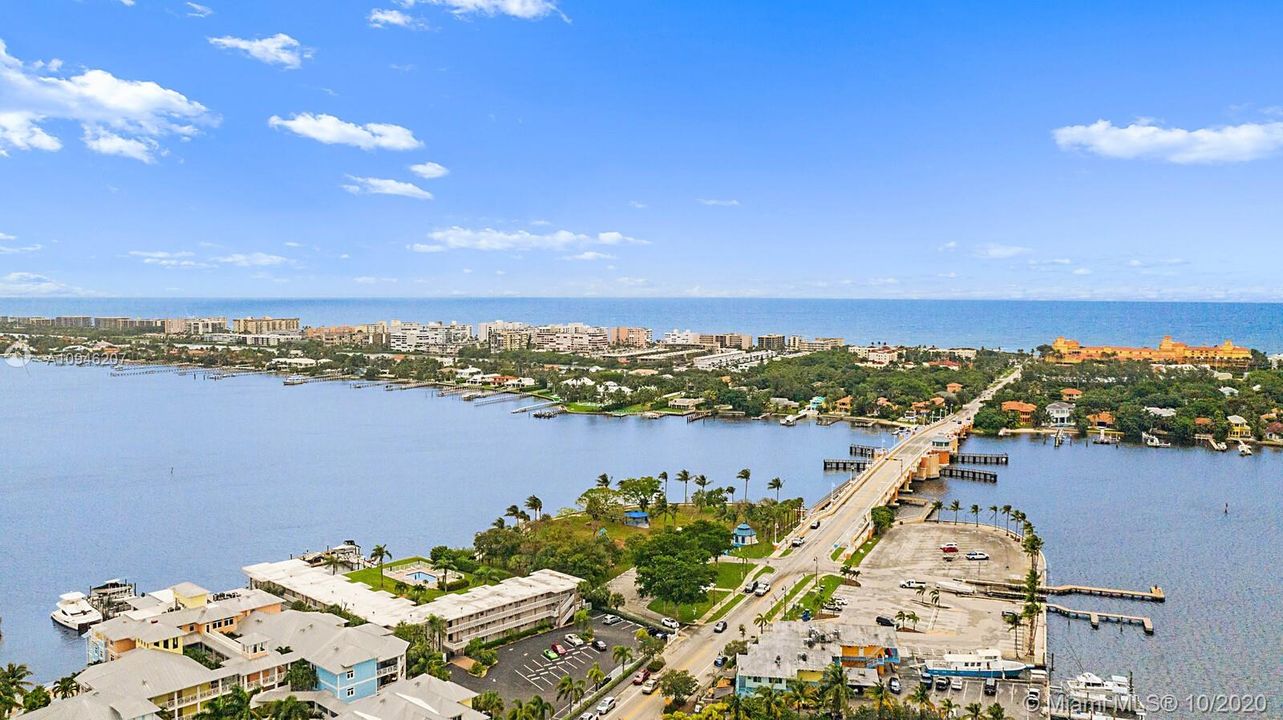 Recently Sold: $269,000 (2 beds, 2 baths, 899 Square Feet)