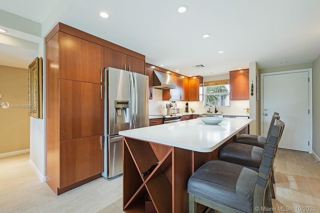 Recently Sold: $269,000 (2 beds, 2 baths, 899 Square Feet)