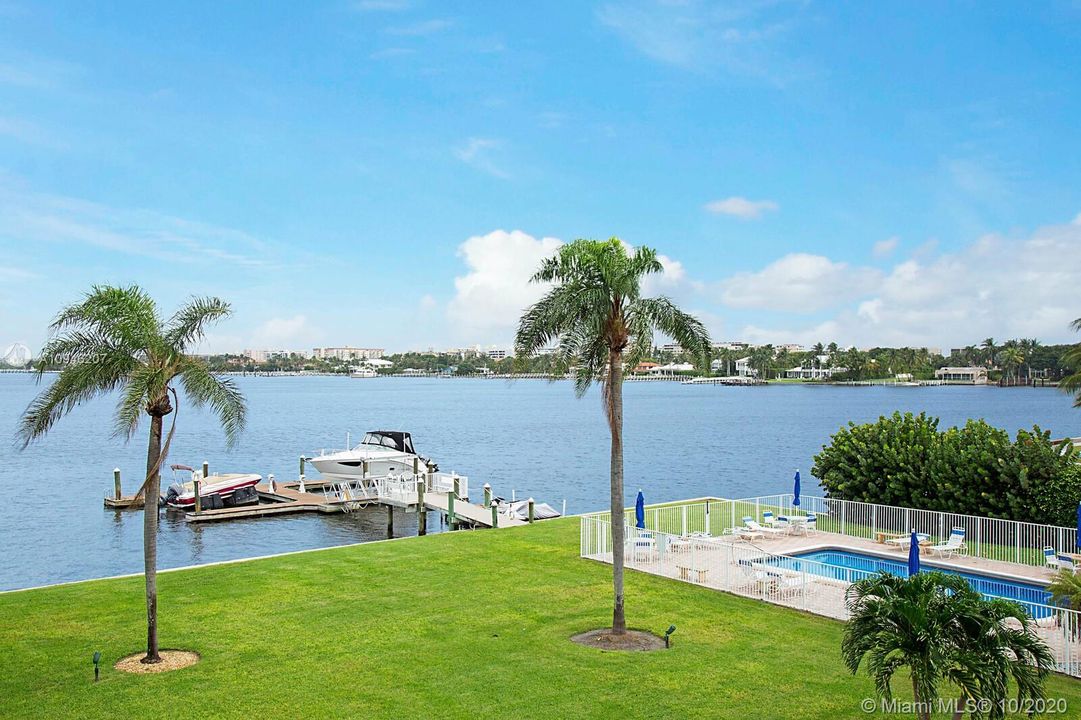 Recently Sold: $269,000 (2 beds, 2 baths, 899 Square Feet)