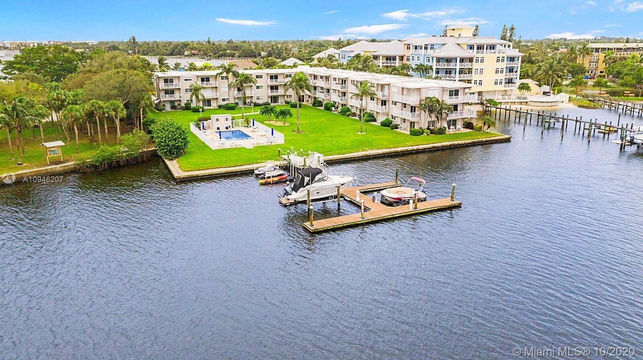 Recently Sold: $269,000 (2 beds, 2 baths, 899 Square Feet)