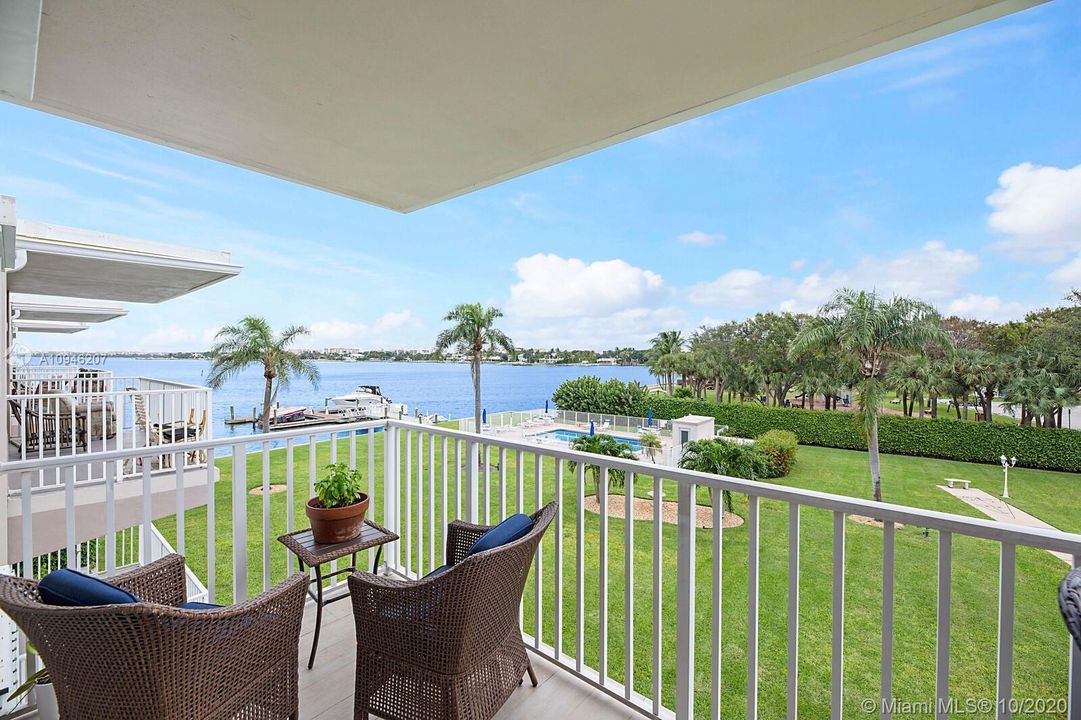 Recently Sold: $269,000 (2 beds, 2 baths, 899 Square Feet)