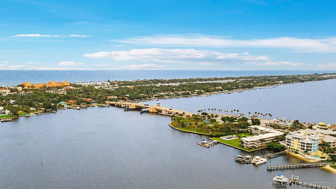 Recently Sold: $269,000 (2 beds, 2 baths, 899 Square Feet)