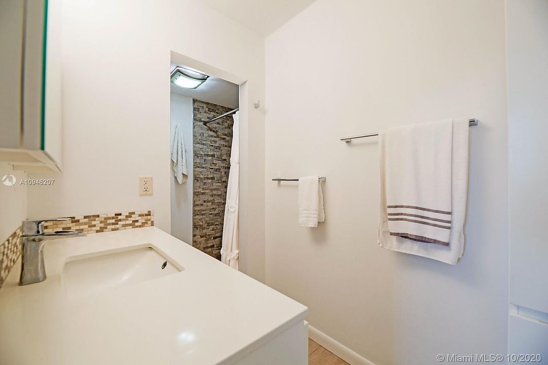 Recently Sold: $269,000 (2 beds, 2 baths, 899 Square Feet)