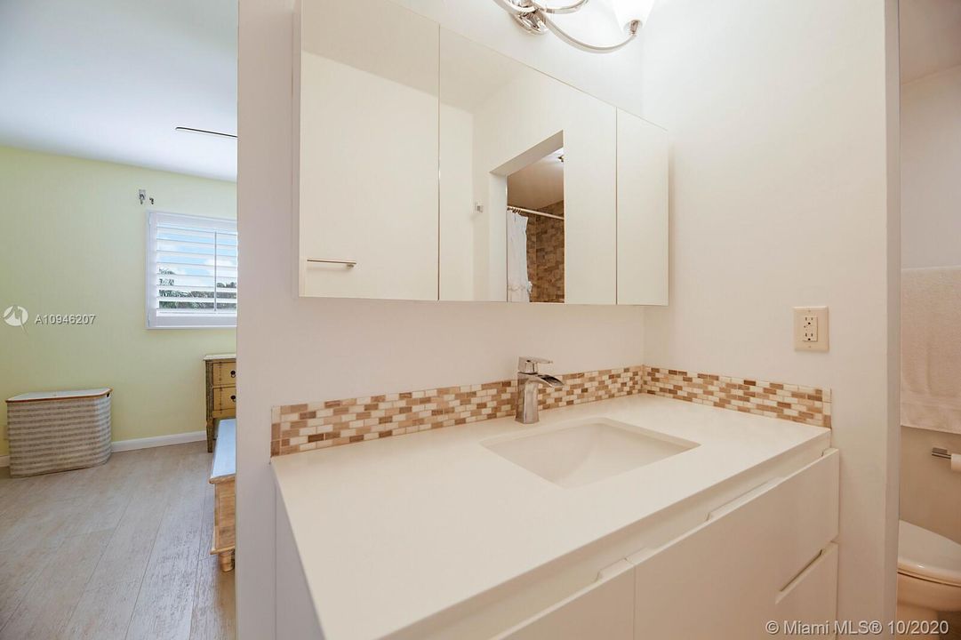 Recently Sold: $269,000 (2 beds, 2 baths, 899 Square Feet)