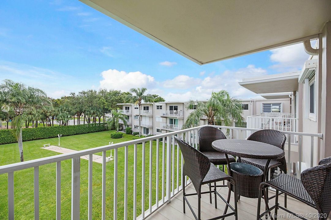 Recently Sold: $269,000 (2 beds, 2 baths, 899 Square Feet)