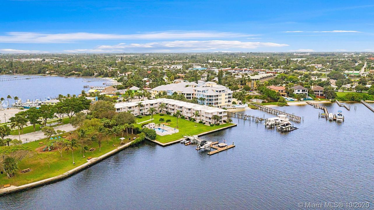 Recently Sold: $269,000 (2 beds, 2 baths, 899 Square Feet)