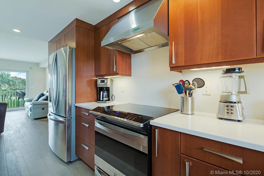 Recently Sold: $269,000 (2 beds, 2 baths, 899 Square Feet)