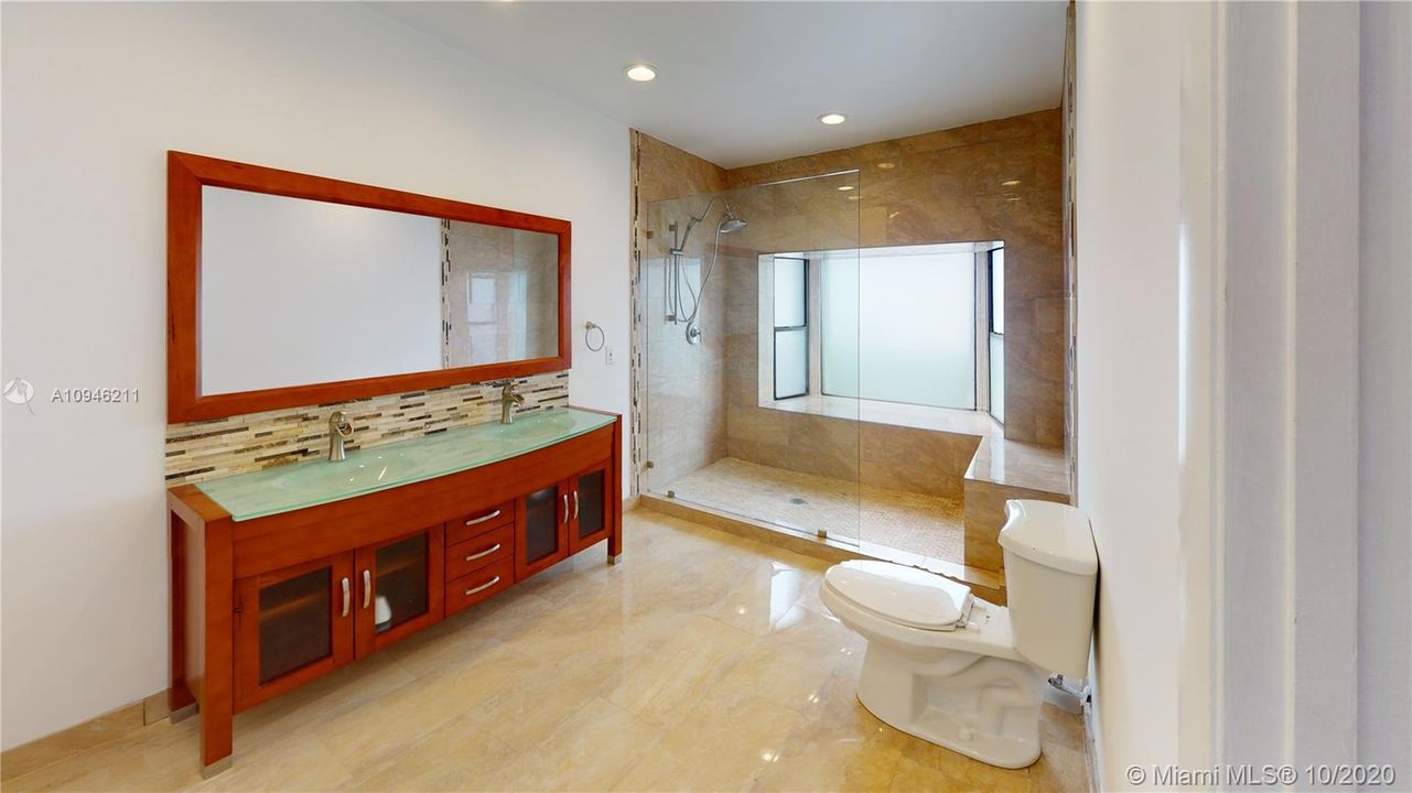 Recently Sold: $600,000 (5 beds, 2 baths, 3270 Square Feet)