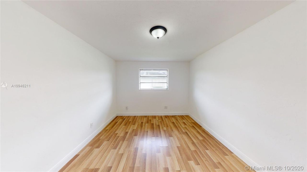 Recently Sold: $600,000 (5 beds, 2 baths, 3270 Square Feet)