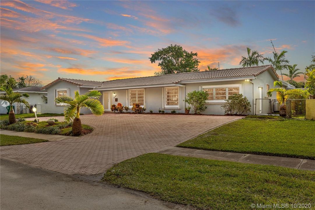 Recently Sold: $600,000 (5 beds, 2 baths, 3270 Square Feet)