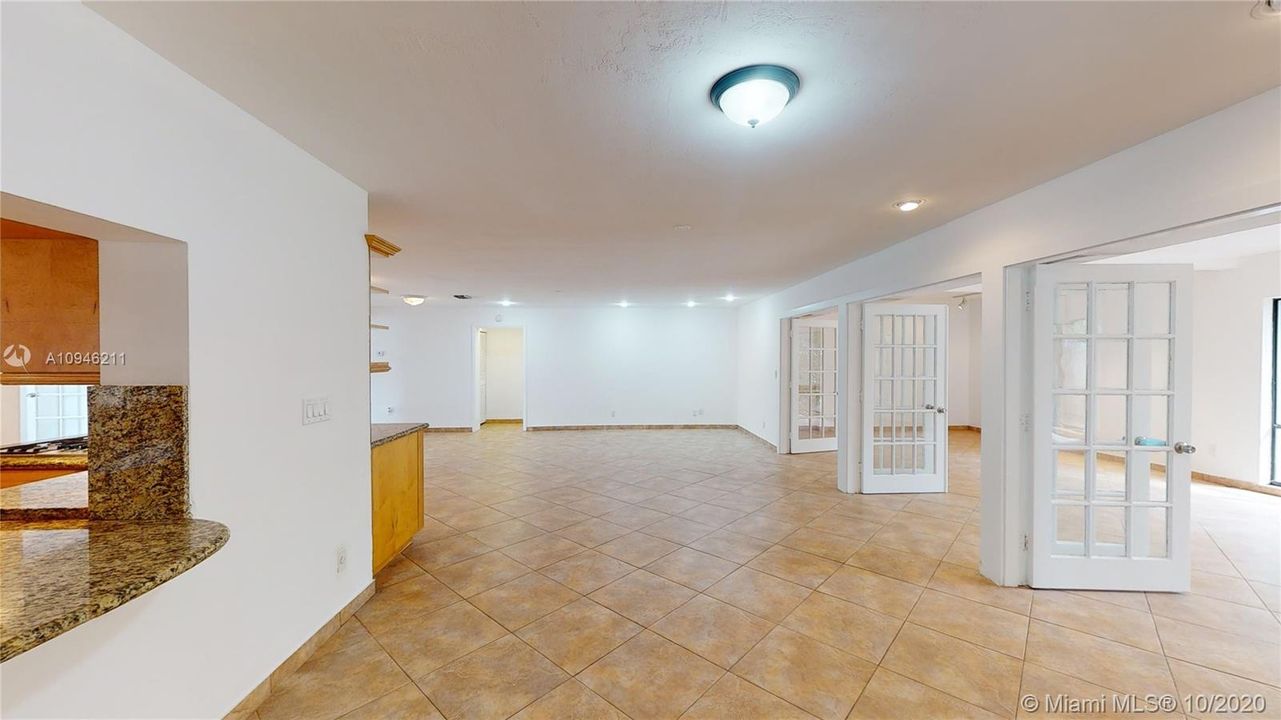 Recently Sold: $600,000 (5 beds, 2 baths, 3270 Square Feet)