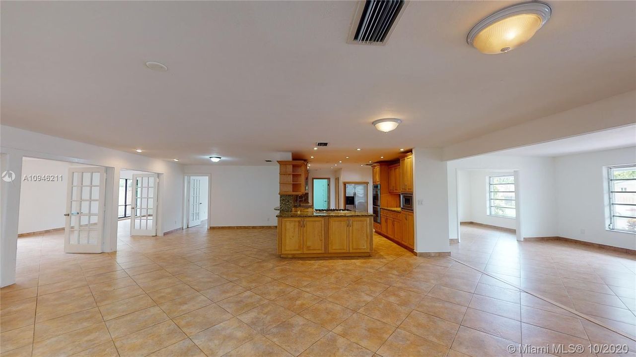 Recently Sold: $600,000 (5 beds, 2 baths, 3270 Square Feet)