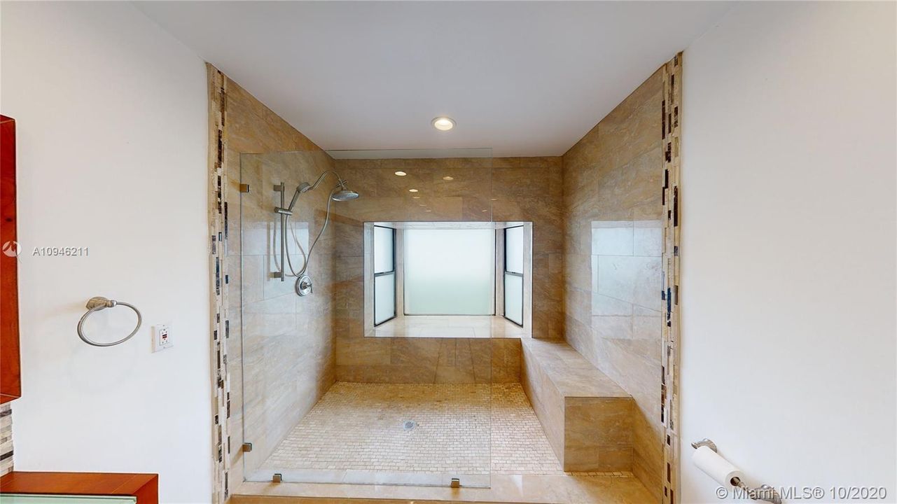 Recently Sold: $600,000 (5 beds, 2 baths, 3270 Square Feet)