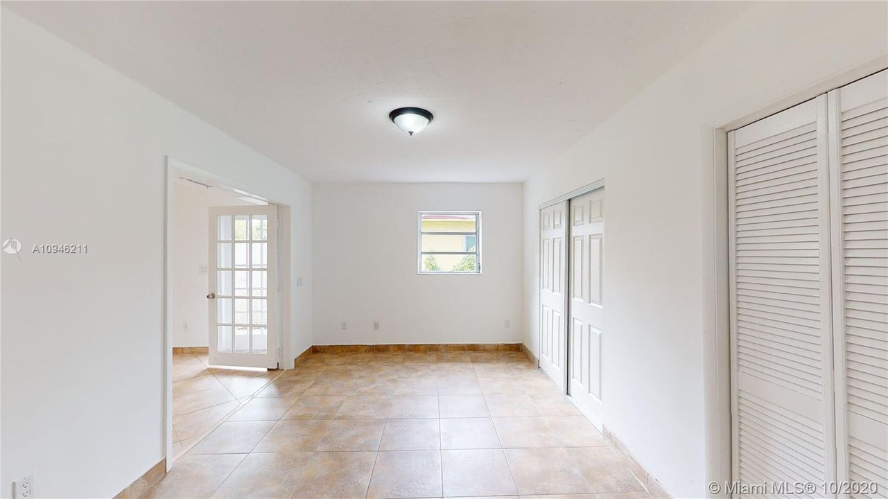 Recently Sold: $600,000 (5 beds, 2 baths, 3270 Square Feet)