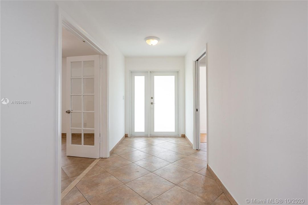 Recently Sold: $600,000 (5 beds, 2 baths, 3270 Square Feet)