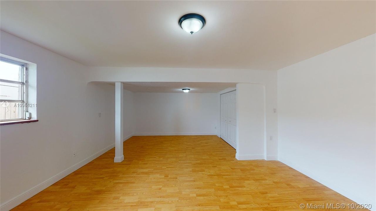 Recently Sold: $600,000 (5 beds, 2 baths, 3270 Square Feet)