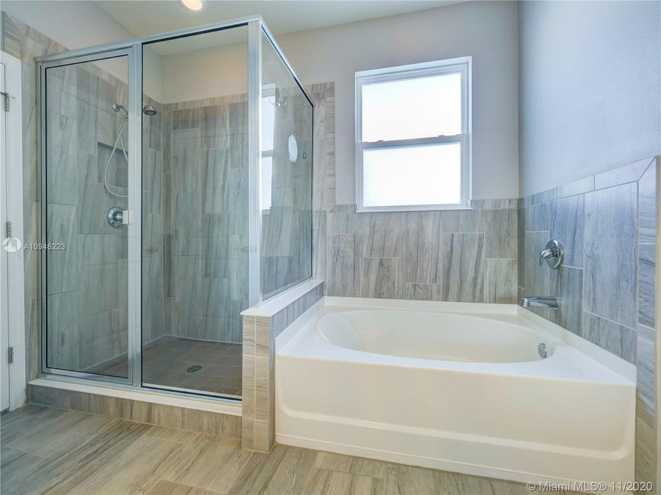 Recently Sold: $789,000 (5 beds, 2 baths, 3230 Square Feet)