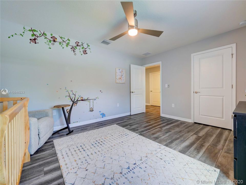 Recently Sold: $789,000 (5 beds, 2 baths, 3230 Square Feet)