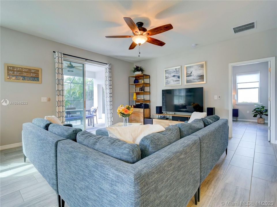 Recently Sold: $789,000 (5 beds, 2 baths, 3230 Square Feet)