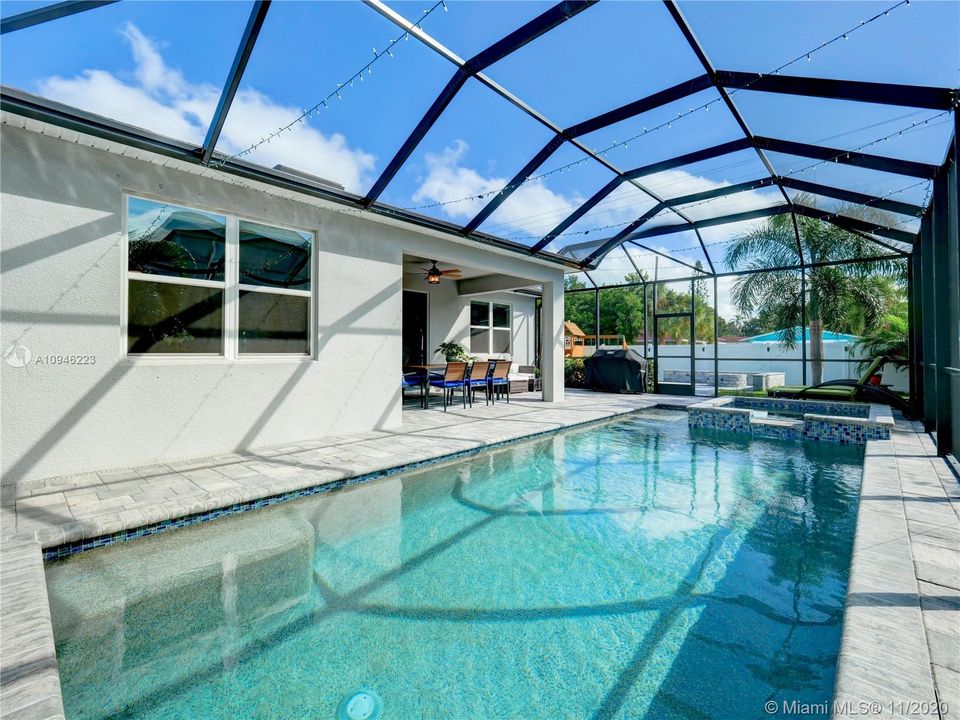 Recently Sold: $789,000 (5 beds, 2 baths, 3230 Square Feet)