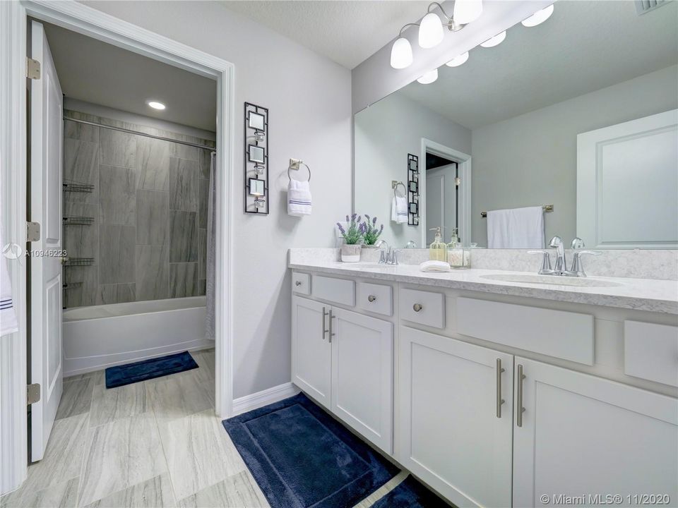 Recently Sold: $789,000 (5 beds, 2 baths, 3230 Square Feet)