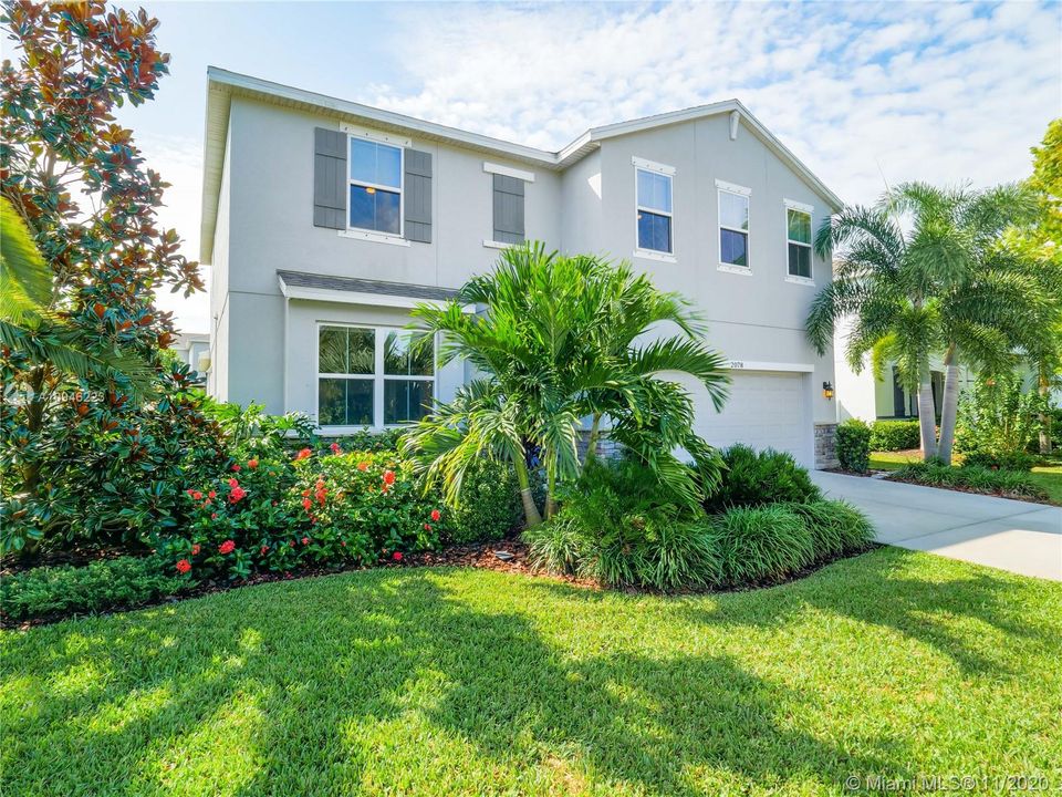 Recently Sold: $789,000 (5 beds, 2 baths, 3230 Square Feet)