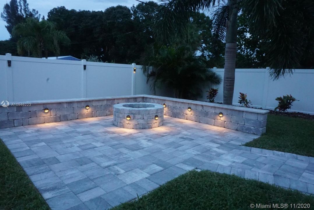 Recently Sold: $789,000 (5 beds, 2 baths, 3230 Square Feet)