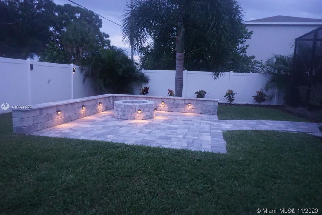 Recently Sold: $789,000 (5 beds, 2 baths, 3230 Square Feet)