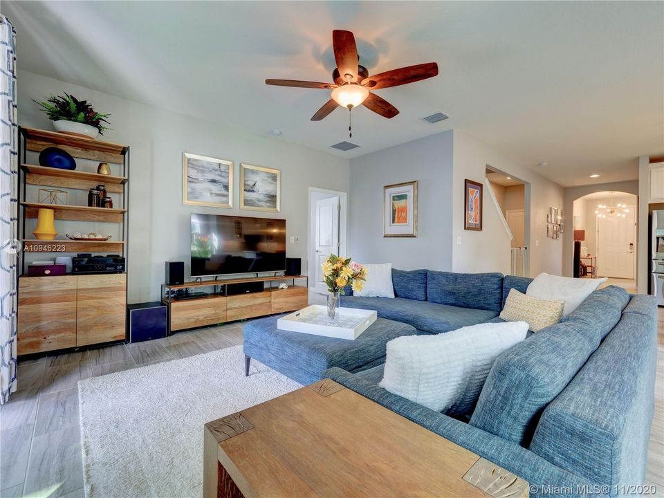 Recently Sold: $789,000 (5 beds, 2 baths, 3230 Square Feet)