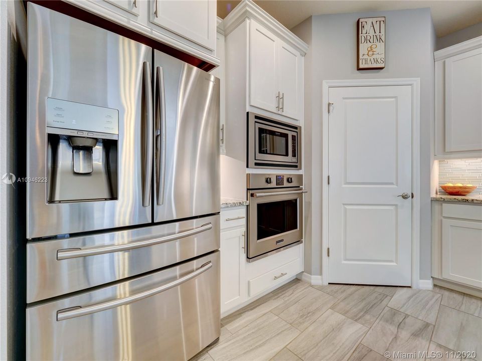 Recently Sold: $789,000 (5 beds, 2 baths, 3230 Square Feet)