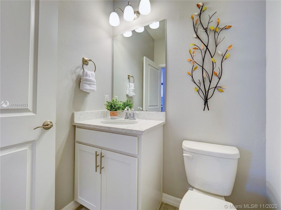 Recently Sold: $789,000 (5 beds, 2 baths, 3230 Square Feet)