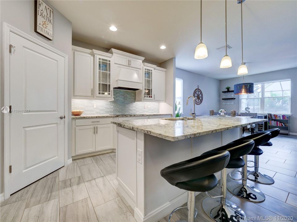 Recently Sold: $789,000 (5 beds, 2 baths, 3230 Square Feet)