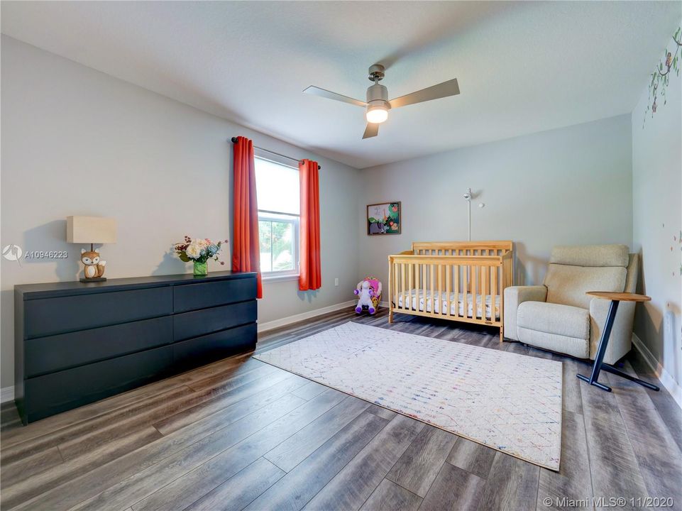 Recently Sold: $789,000 (5 beds, 2 baths, 3230 Square Feet)