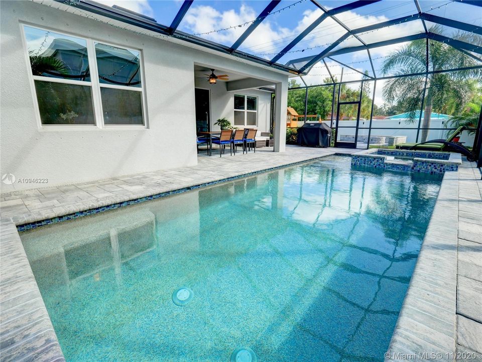 Recently Sold: $789,000 (5 beds, 2 baths, 3230 Square Feet)