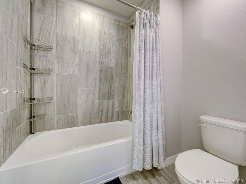 Recently Sold: $789,000 (5 beds, 2 baths, 3230 Square Feet)