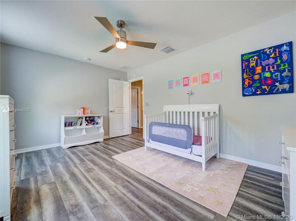 Recently Sold: $789,000 (5 beds, 2 baths, 3230 Square Feet)