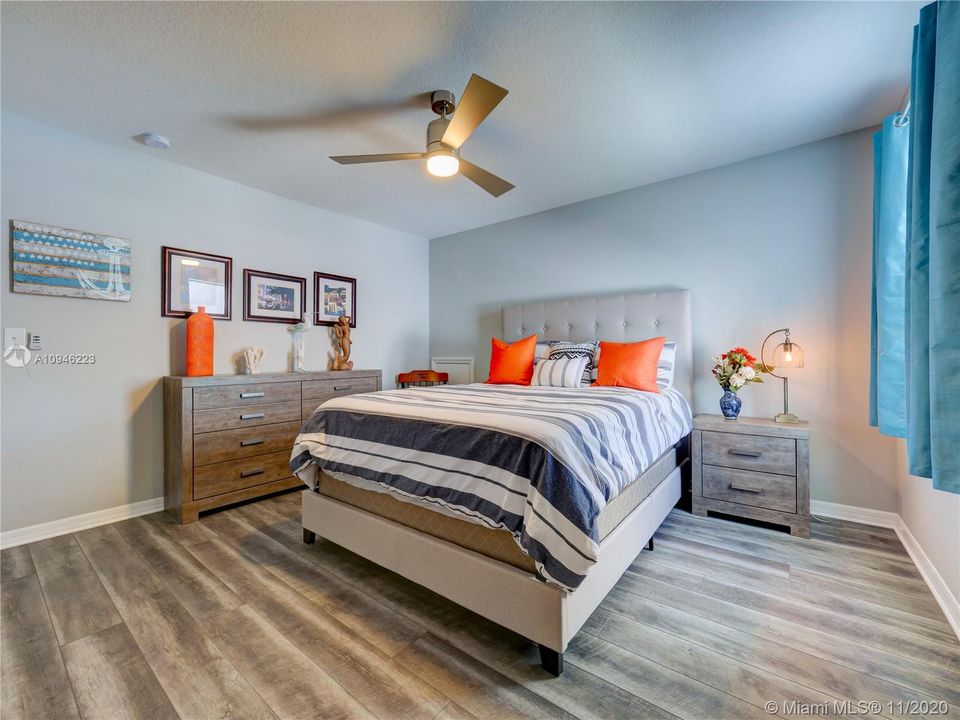 Recently Sold: $789,000 (5 beds, 2 baths, 3230 Square Feet)