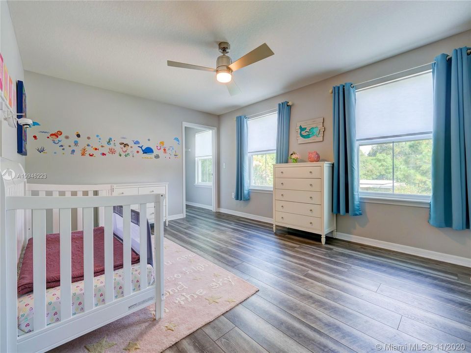 Recently Sold: $789,000 (5 beds, 2 baths, 3230 Square Feet)